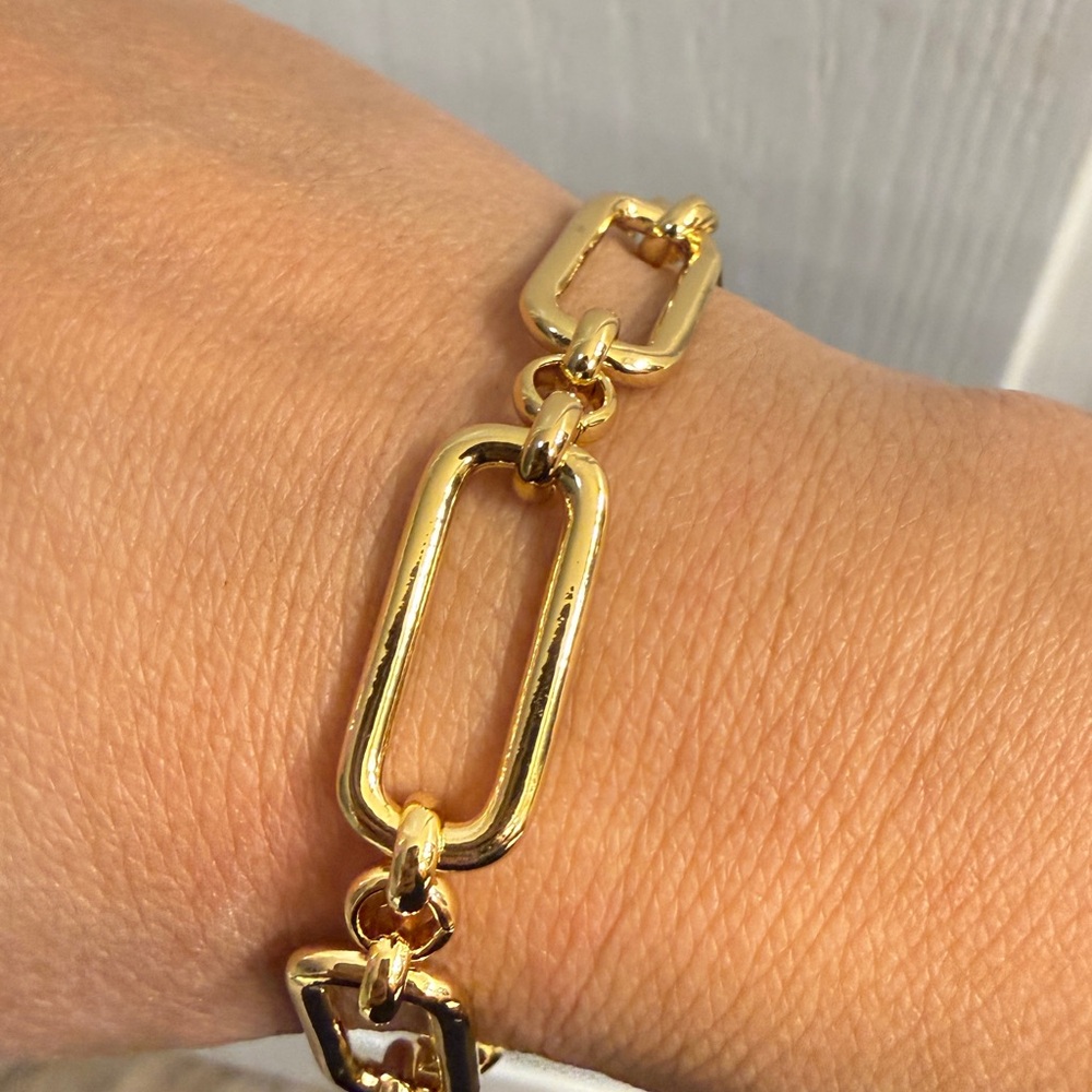 Elegant Gold Link Bracelet